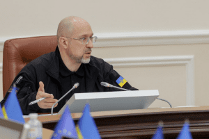 Раді пропонують дозволити звільняти Кабмін під час війни Раді пропонують дозволити звільняти Кабмін під час війни