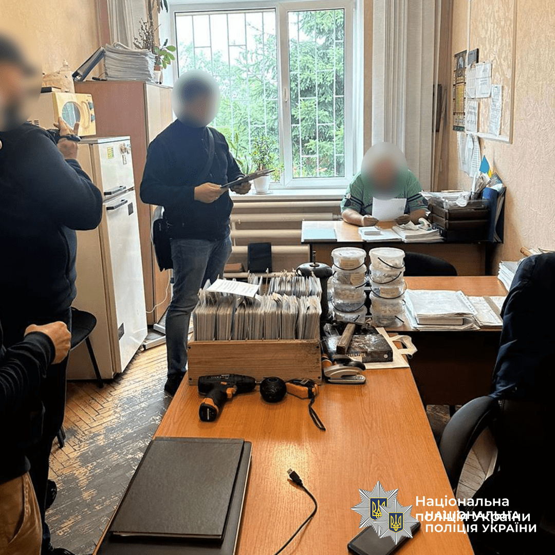 Ексдиректор столичної ритуальної служби нарахував 21 млн гривень зарплати «мертвим душам» (фото)
