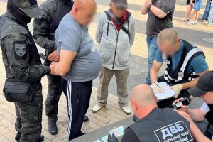 На Київщині жінка хотіла “визволити” чоловіка з в’язниці, але стала жертвою шахрая На Київщині жінка хотіла “визволити” чоловіка з в'язниці, але стала жертвою шахрая