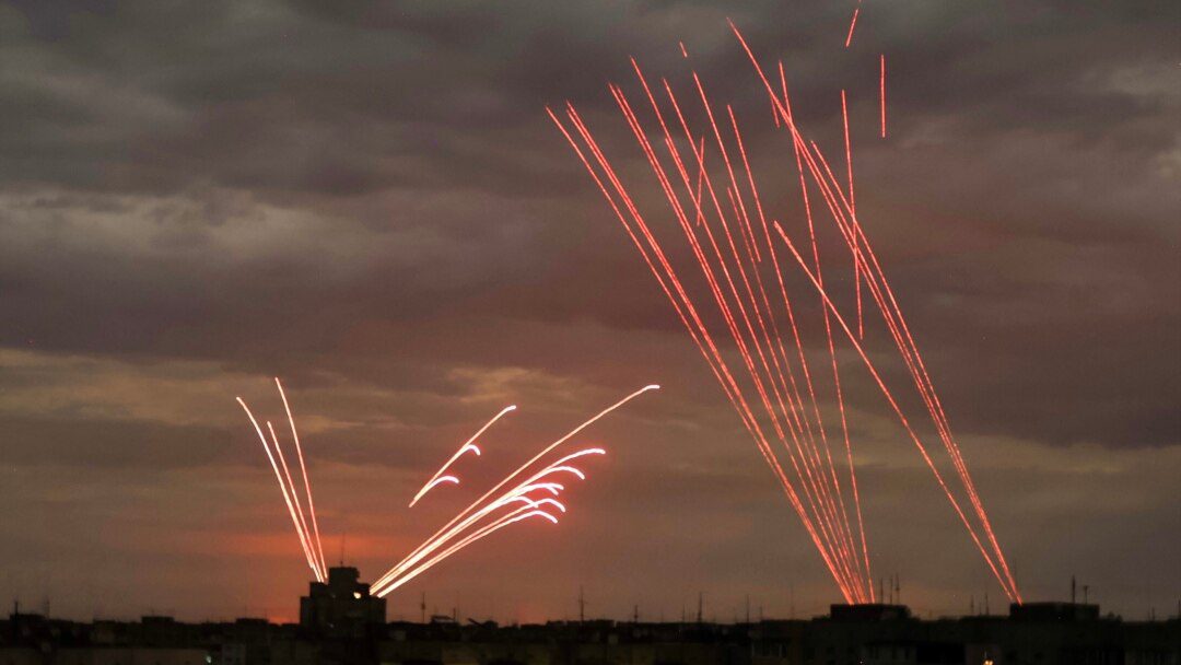 Вночі окупанти атакували Україну 4-ма ракетами С-300 та 114-ма ударними БпЛА Вночі окупанти атакували Україну 4-ма ракетами С-300 та 114-ма ударними БпЛА