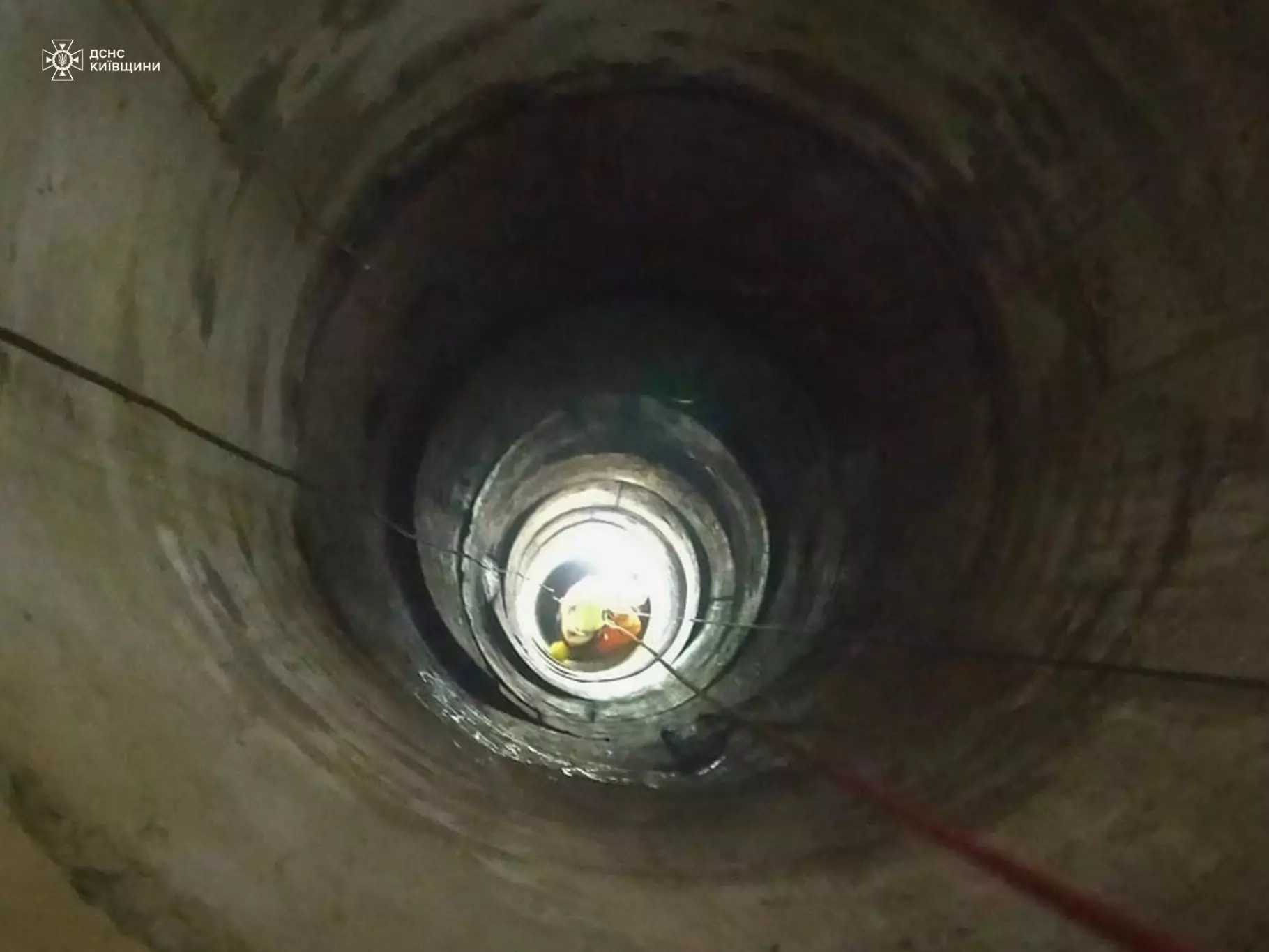 Рятувальники дістали мертвого чоловіка з криниці у Василькові, - ДСНС