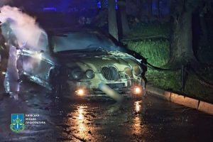 У Києві затримали двох паліїв, які на замовлення знищили 4 автомобілі (фото)