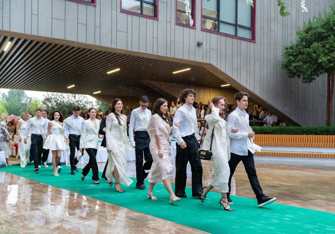 У KAN відзвітували про серію випускних в освітній мережі A+