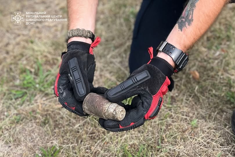 На Київщині чоловік приніс до пожежно-рятувального підрозділу бойову осколкову гранату На Київщині чоловік приніс до пожежно-рятувального підрозділу бойову осколкову гранату
