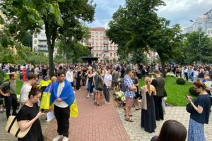 У Києві проходить акція проти прийнятого Радою законопроєкту №12414,що послаблює незалежність НАБУ та САП