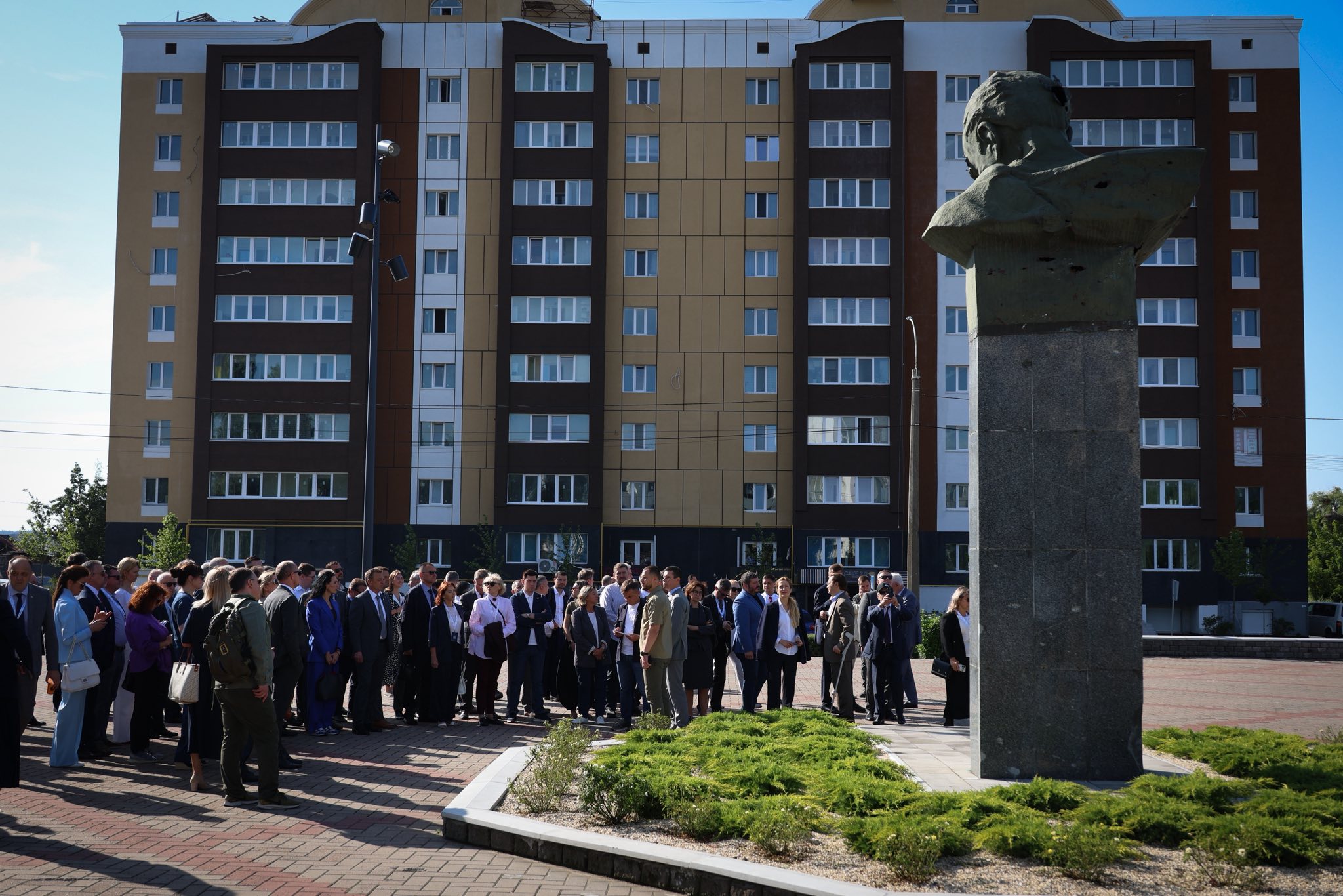 Микола Калашник: Делегація керівників закордонних дипломатичних установ України відвідала Бородянку