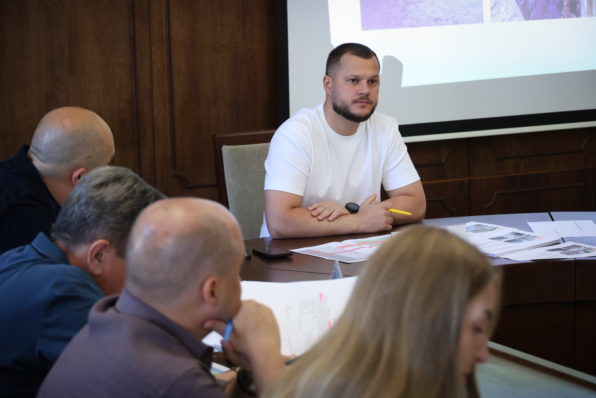 Микола Калашник провів робочу нараду щодо стану реалізації проєктів будівництва, реконструкції та ремонту в межах Програми з відновлення України