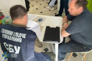 Експосадовцю Міноборони повідомлено про підозру у привласненні 33 млн грн на закупівлі великокаліберних гвинтівок для ЗСУ