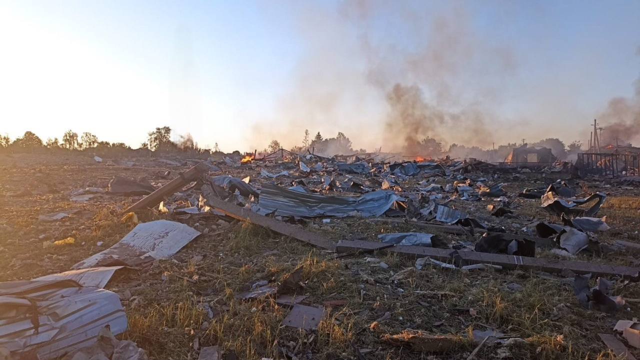 На Житомирщині на трасі "Київ-Чоп", де вчора сталося два вибухи, відновлено рух транспорту