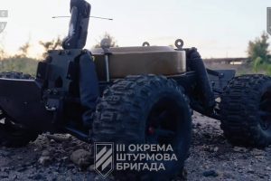 Вперше в історії: окупанти на Харківщині капітулювали перед наземними роботами Третьої штурмової (відео) Вперше в історії: окупанти на Харківщині капітулювали перед наземними роботами Третьої штурмової (відео)
