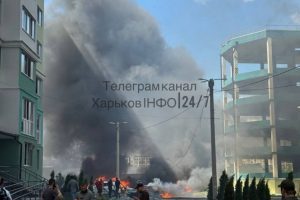 Російські терористи вдарили КАБами по житловій забудові в центрі Харкова Російські терористи вдарили КАБами по житловій забудові в центрі Харкова