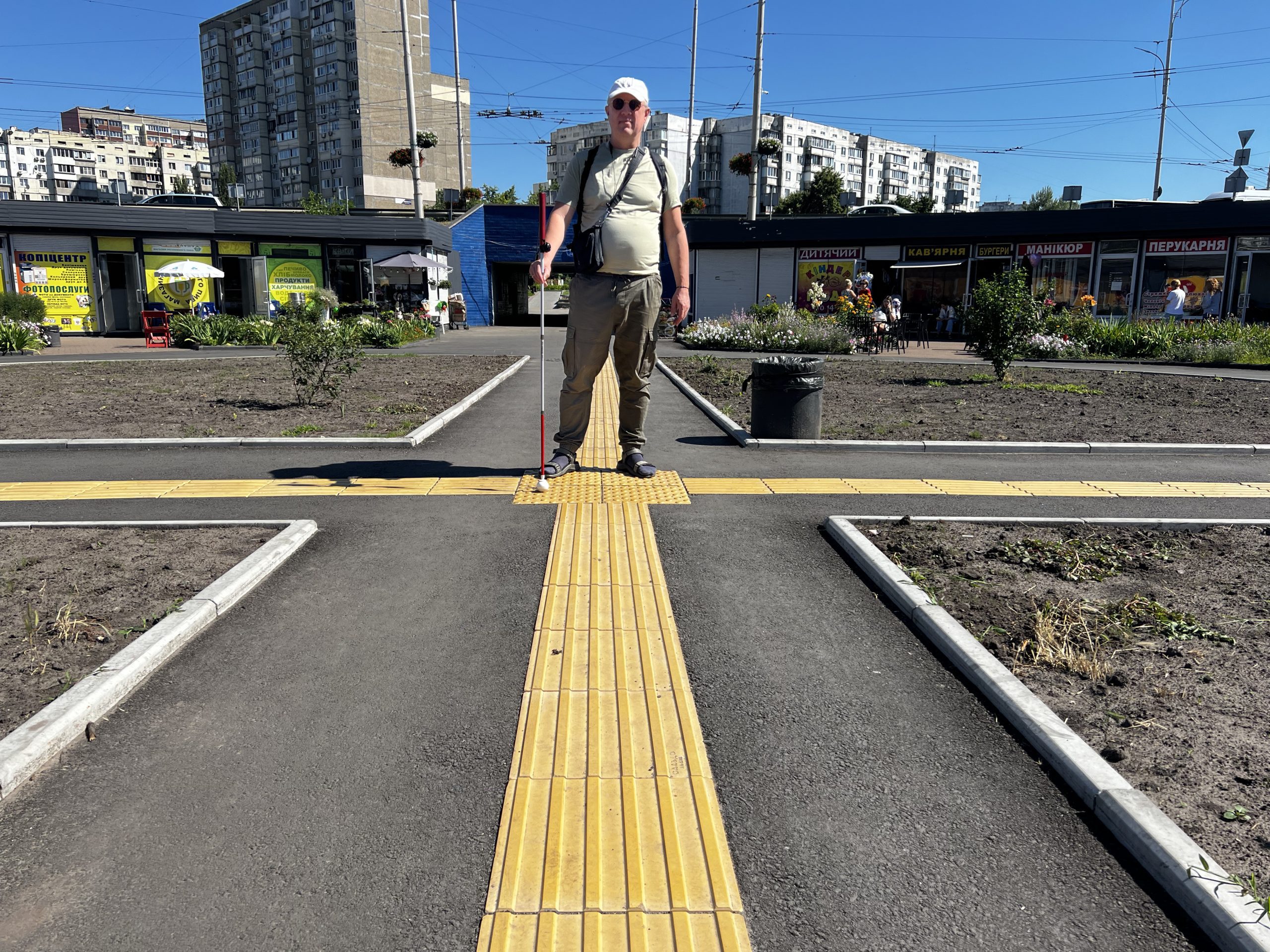 У Деснянському районі облаштували новий безбар’єрний маршрут до ЦНАПу У Деснянському районі облаштували новий безбар’єрний маршрут до ЦНАПу