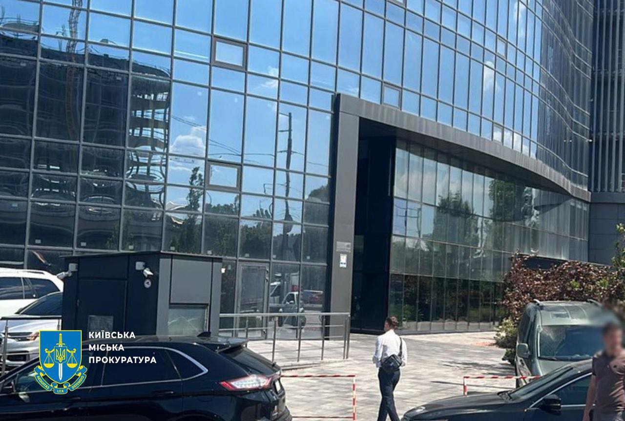 У Києві проведено 15 обшуків та припинено роботу кол-центрів, які спеціалізувалися на шахрайстві у сфері фінпослуг (фото)