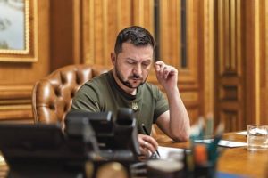 Зеленський підписав закони про громадянство, спецтрибунал, протипіхотні міни Зеленський підписав закони про громадянство, спецтрибунал, протипіхотні міни