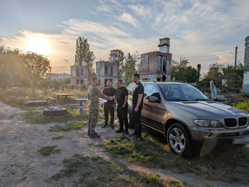 Білогородська громада передала автомобіль і засоби РЕБ захисникам на сході України Білогородська громада передала автомобіль і засоби РЕБ захисникам на сході України
