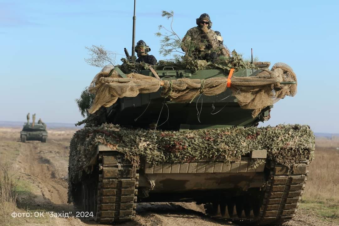 Ворог посилено атакує на чотирьох напрямках, за добу на фронті 200 боєзіткнень, – Генштаб ЗСУ Ворог посилено атакує на чотирьох напрямках, за добу на фронті 200 боєзіткнень, – Генштаб ЗСУ
