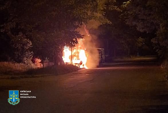 У Києві затримали двох паліїв, які на замовлення знищили 4 автомобілі (фото)