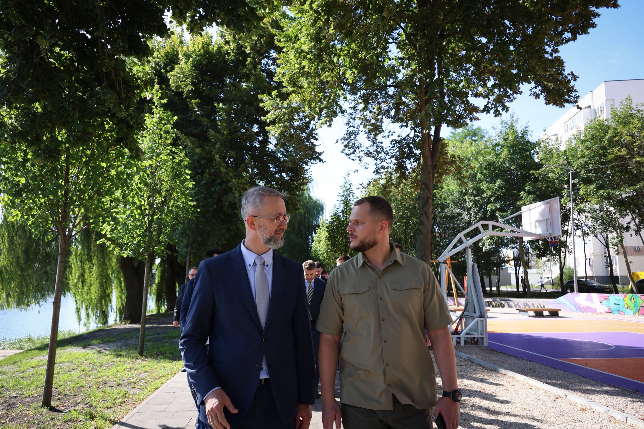 Микола Калашник: Делегація керівників закордонних дипломатичних установ України відвідала Бородянку