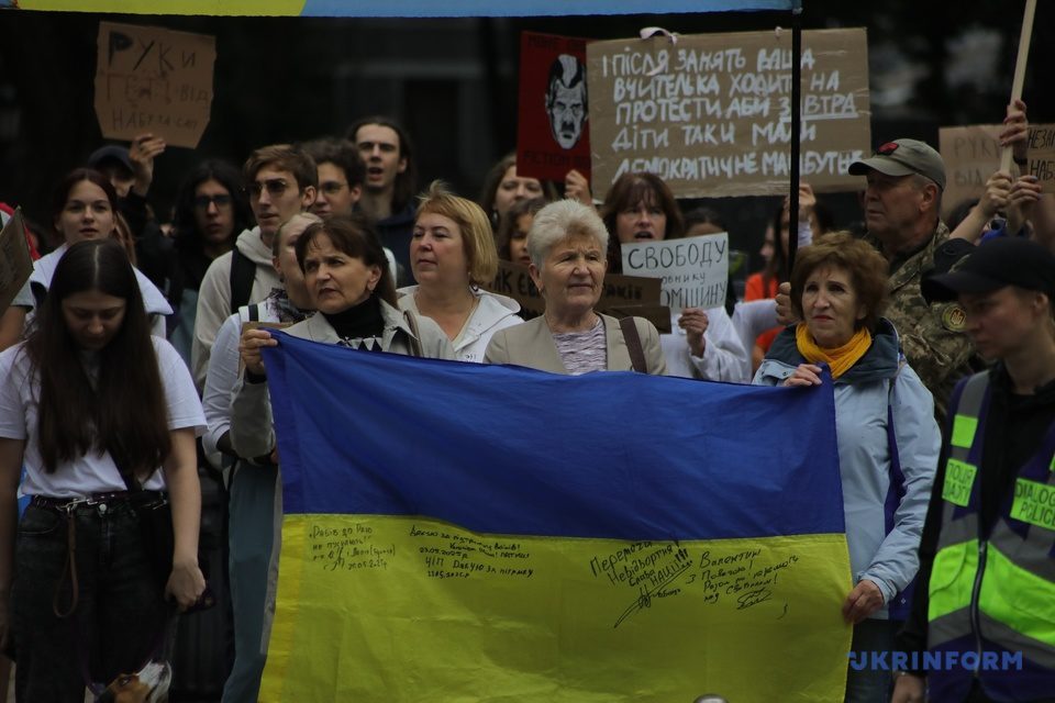 Під Верховною Радою проходить акція протесту за повернення незалежності НАБу та САП
