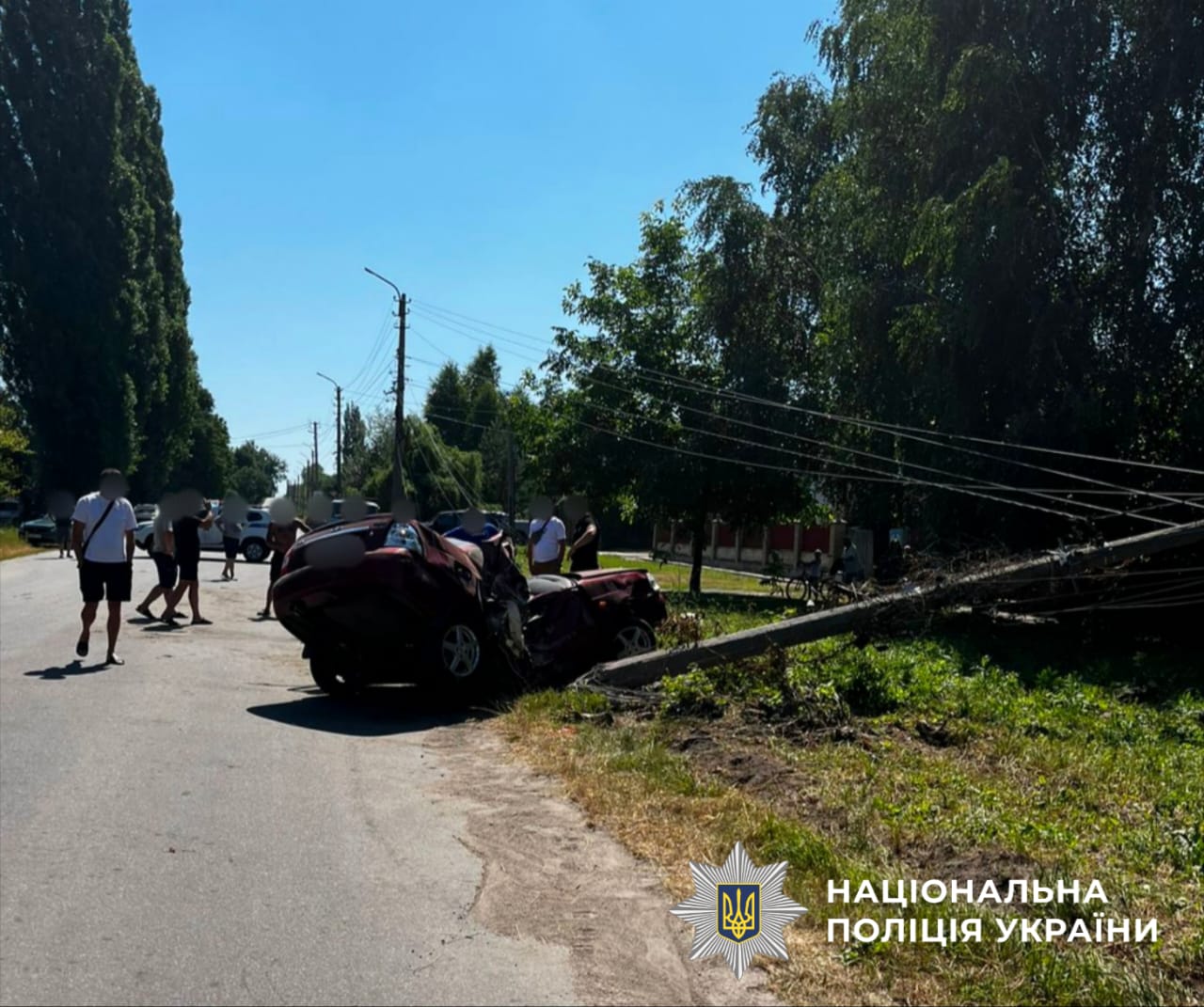 У Фастові легковик в'їхав у бетонну опору - водій загинув