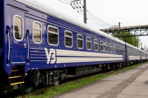 “Укрзалізниця” з 1 серпня тестуватиме верифікацію через Дія.Підпис на 4 поїздах столичного напрямку