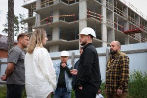 Голова Київської ОДА Микола Калашник перевірив хід робіт на об’єктах відбудови в Ірпені Голова Київської ОДА Микола Калашник перевірив хід робіт на об’єктах відбудови в Ірпені