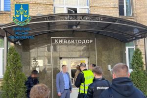 Прокуратура твердить, що гендиректор “Київавтодору” за пару років розікрав мільйони “на дорогах” Прокуратура твердить, що гендиректор “Київавтодору” за пару років розікрав мільйони “на дорогах”