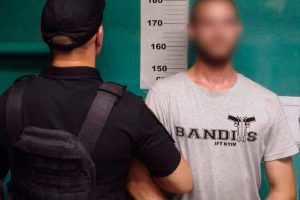 Поліцейські столичної підземки затримали “зачепера”, який п’яним катався між вагонами