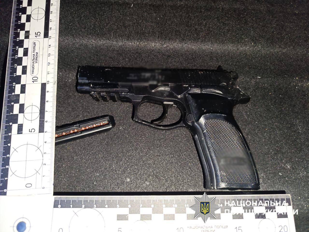 На столичній Троєщині водій стріляв у перехожого через зауваження про неправильне паркування - його затримали На столичній Троєщині водій стріляв у перехожого через зауваження про неправильне паркування - його затримали