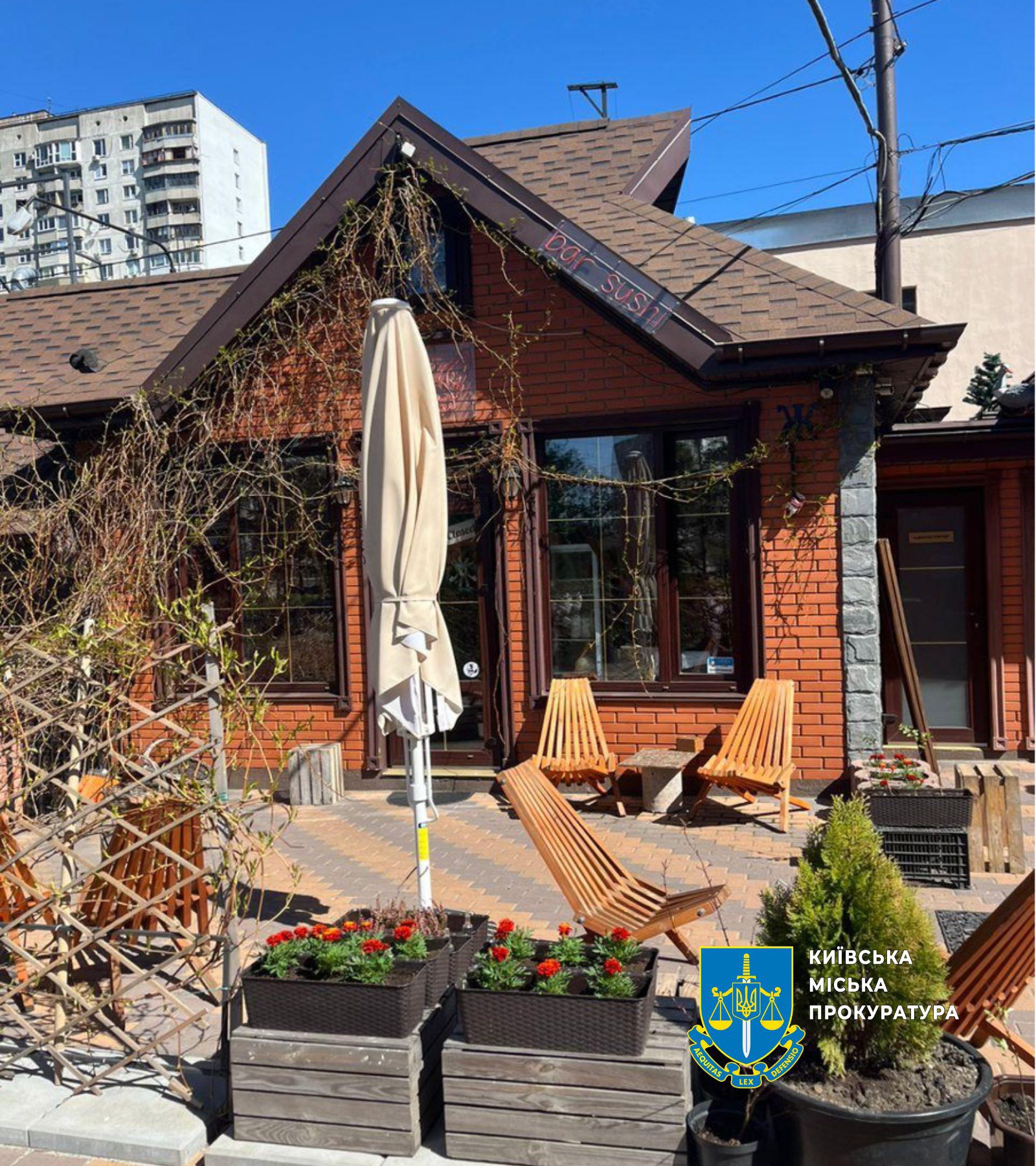 Суд зобов’язав підприємця знести самочинно збудований ресторан біля озера Тельбін