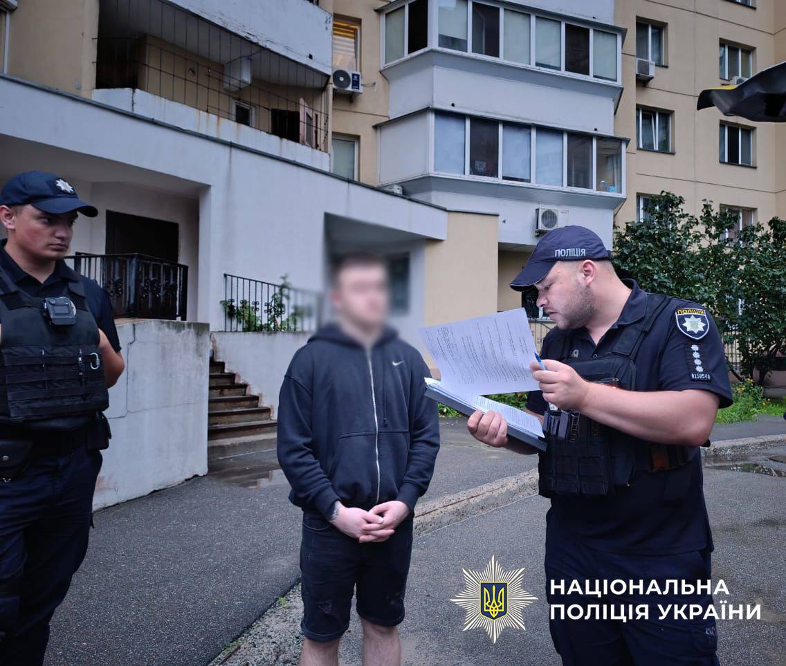 На столичній Троєщині водій стріляв у перехожого через зауваження про неправильне паркування - його затримали На столичній Троєщині водій стріляв у перехожого через зауваження про неправильне паркування - його затримали