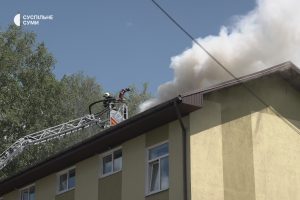 Повітряна атака на Суми: росармія поцілила дронами в університет і лікарню (відео) Повітряна атака на Суми: росармія поцілила дронами в університет і лікарню (відео)