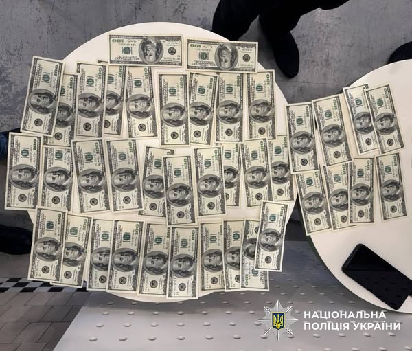 У Києві затримали чоловіка, який за 5,9 тисяч доларів «допомагав» ухилянтам оновлювати дані в ТЦК без їхньої участі Авточернетка