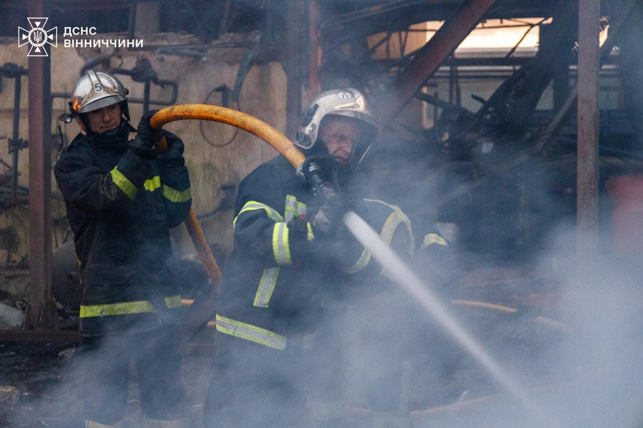На Вінничині внаслідок атаки БпЛА пошкоджено будинки та два підприємства, є постраждалі (відео)