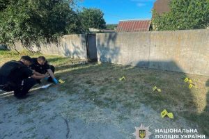На Київщині чоловік підірвав гранату, коли на виклик прибули поліцейські – п’ятеро поранених, дебошир загинув На Київщині чоловік підірвав гранату, коли на виклик прибули поліцейські - п'ятеро поранених, дебошир загинув