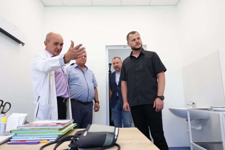 Микола Калашник: У Ташанській громаді відкрили оновлену амбулаторію