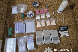У Києві викрили міжрегіональне наркоугруповання (відео) У Києві викрили міжрегіональне наркоугруповання (відео)
