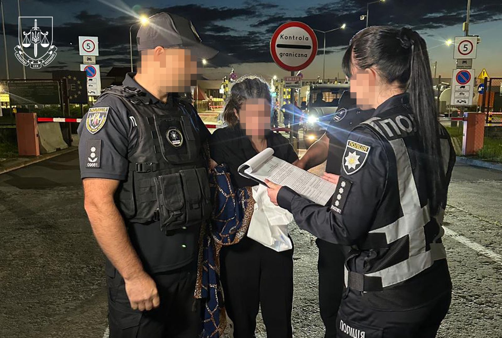 З ОАЕ до України екстрадували підозрювану в організації шахрайської схеми з продажу квадрокоптерів для ЗСУ