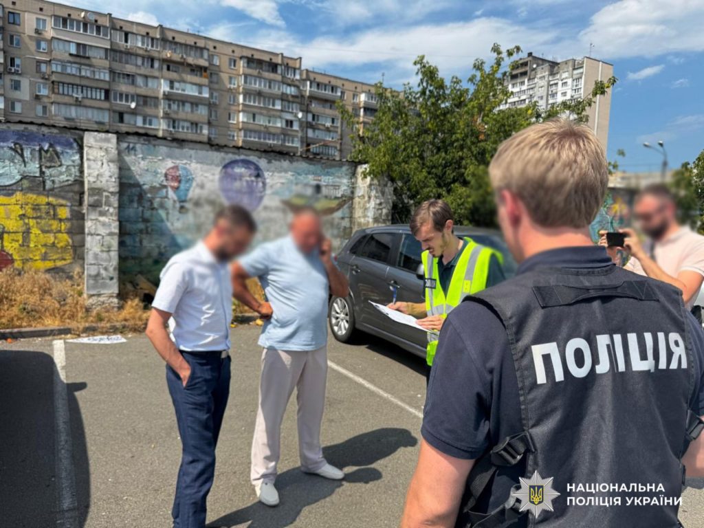 Начальника Деснянського ШЕУ підозрюють у розтраті на закупівлі асфальту