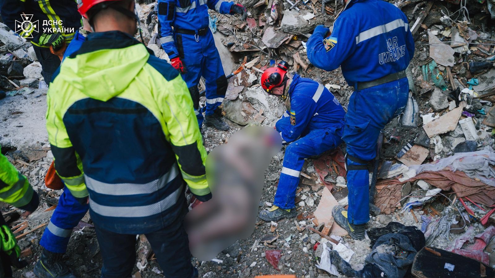 Нічна атака рф: у Києві вже 14 вбитих людей