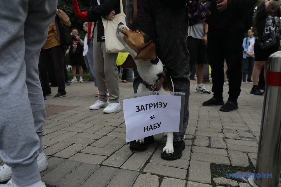Під Верховною Радою проходить акція протесту за повернення незалежності НАБу та САП