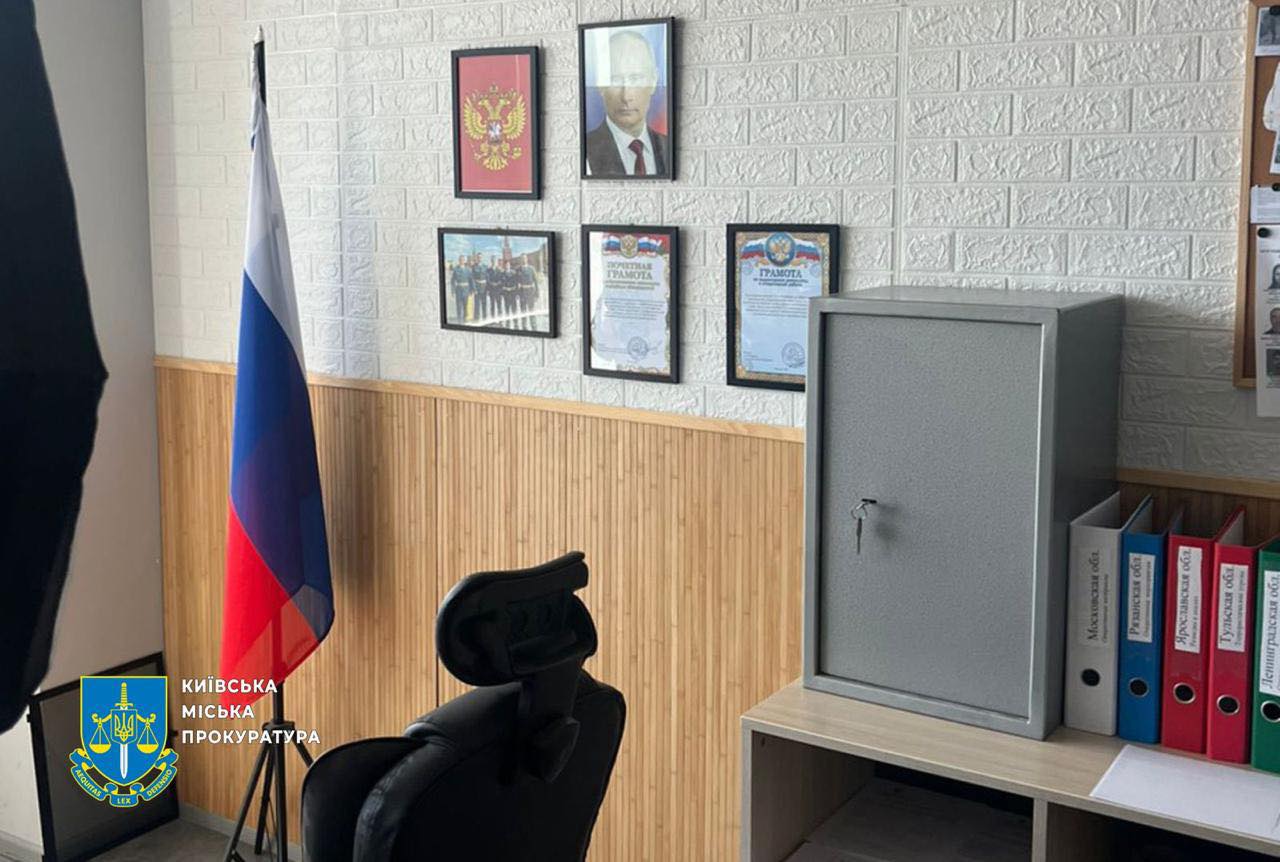У Києві проведено 15 обшуків та припинено роботу кол-центрів, які спеціалізувалися на шахрайстві у сфері фінпослуг (фото) У Києві проведено 15 обшуків та припинено роботу колцентрів, які спеціалізувалася на шахрайстві у сфері фінпослуг (фото)