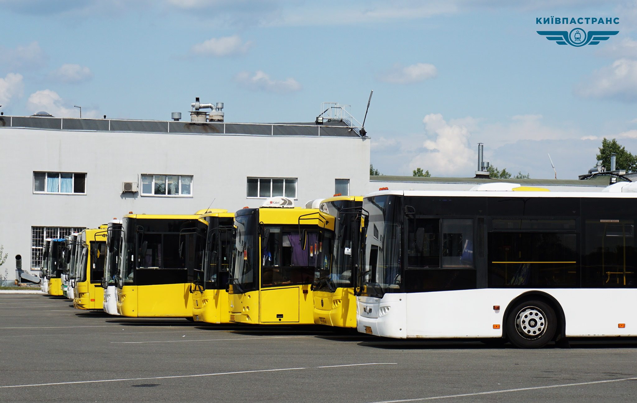 Автобусний парк на Дарниці за 4,5 млн гривень отримає новий асфальт