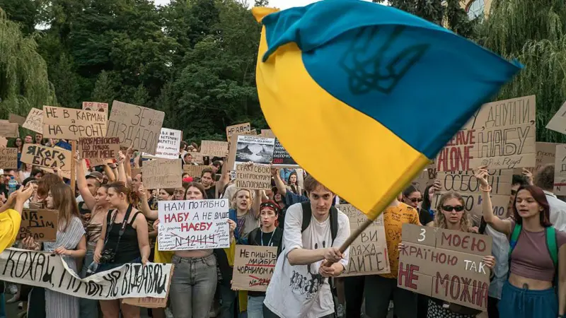 У Києві та інших містах громадяни знову виходили на акції проти закону щодо НАБУ і САП У Києві та інших містах громадяни знову виходили на акції проти закону щодо НАБУ і САП