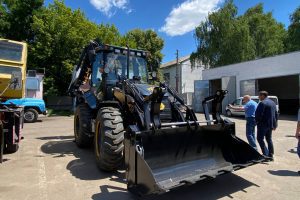 Броварські комунальники отримали новий сучасний екскаватор від українського виробника
