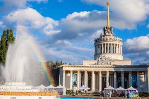 Скло в павільйоні №2 Експоцентра за 1,4 млн гривень замінять на прозорий пластик Скло в павільйоні №2 Експоцентра за 1,4 млн гривень замінять на прозорий пластик