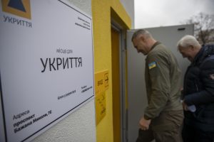 В робочому офісі Кличка оновлять таблички “Місце для укриття” В робочому офісі Кличка оновлять таблички "Місце для укриття"
