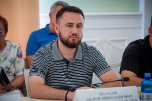 Новопризначений голова Дніпровського району Андрій Паладій торік заробив 751 тис. гривень та придбав електрокар Tesla Новопризначений голова Дніпровського району Андрій Паладій торік заробив 751 тис. гривень та придбав електрокар Tesla