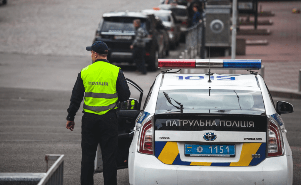 Через руйнування внаслідок нічної атаки перекрито шість столичних вулиць, громадський транспорт курсує зі змінами руху Через руйнування внаслідок нічної атаки перекрито шість столичних вулиць, громадський транспорт курсує зі змінами руху