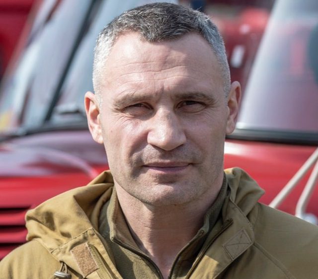 “Сьогодні в парламенті “Слуги” намагалися протягнути законопроект, який позбавить бюджет столиці ще 8 млрд грн!”, - Кличко